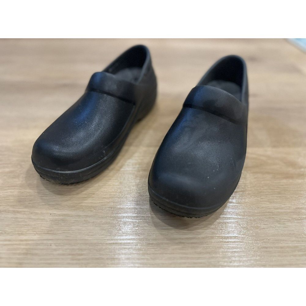 Crocs Black Dual Comfort Slip Resistant Clogs Work Shoe Women's Size 9